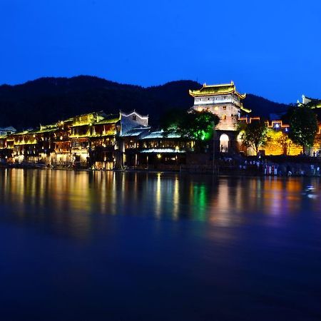 Fenghuang Slowly Time Inn Экстерьер фото