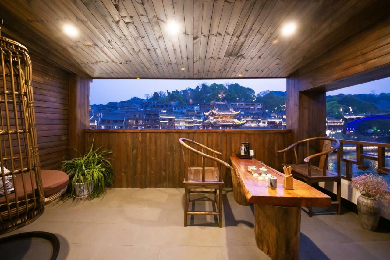 Fenghuang Slowly Time Inn Экстерьер фото