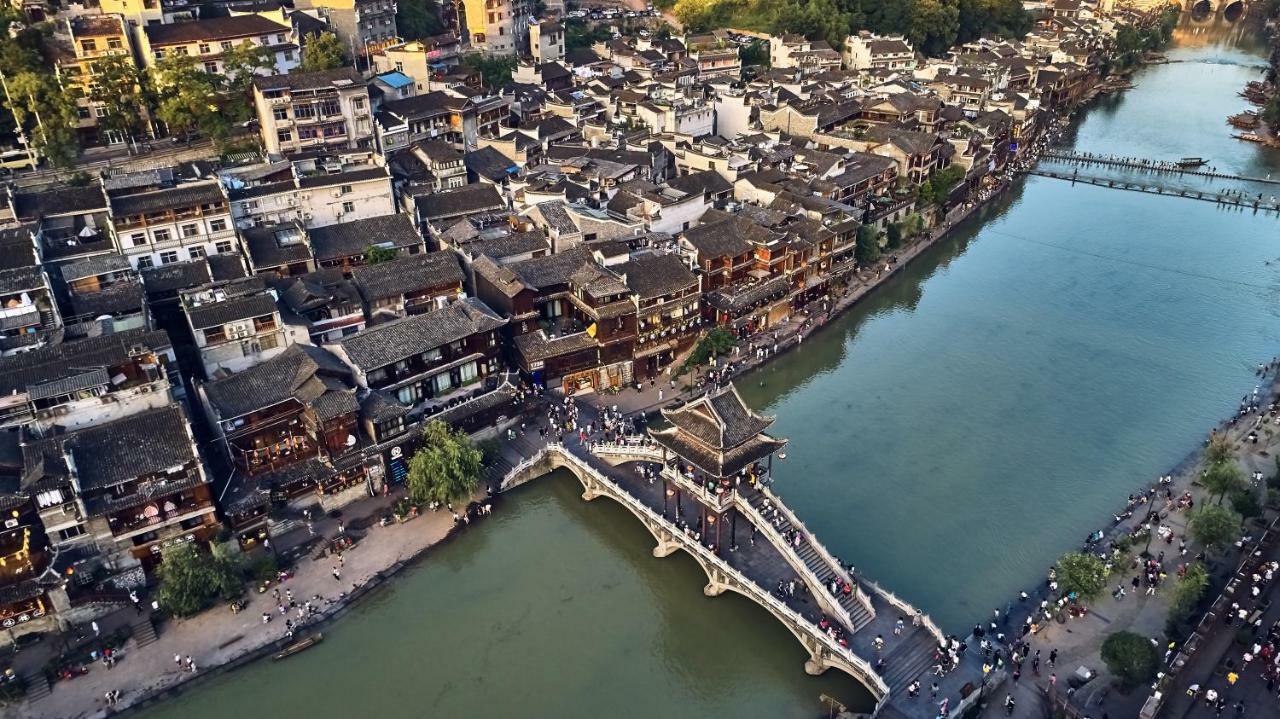 Fenghuang Slowly Time Inn Экстерьер фото