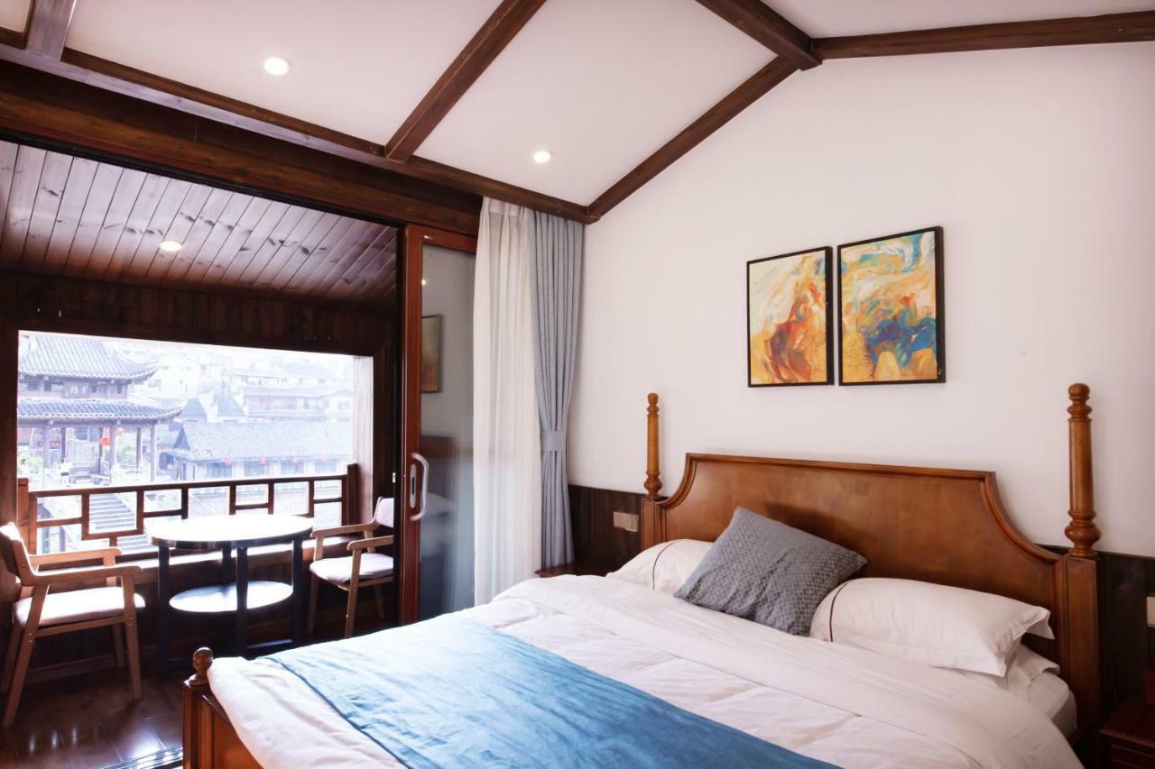 Fenghuang Slowly Time Inn Экстерьер фото